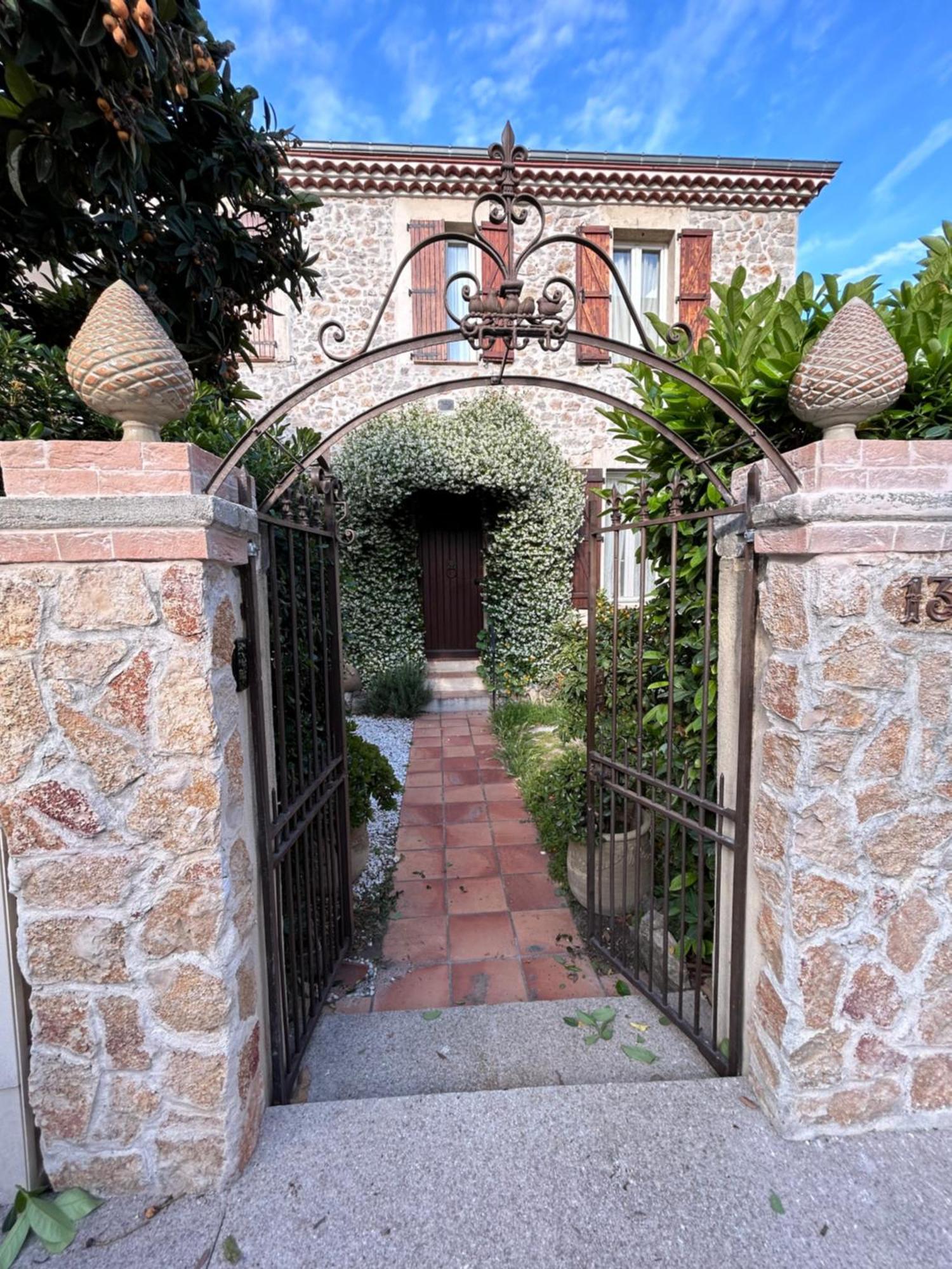 A La Dans Un Mas Provencal Apartment Cannes
